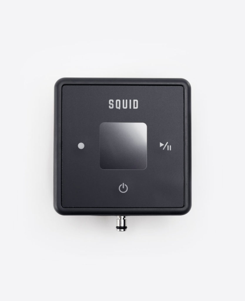 A black box with the word sudio on it.