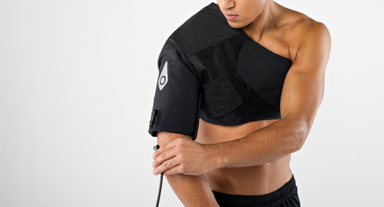 A person wearing the Squid Go shoulder cold compression wrap